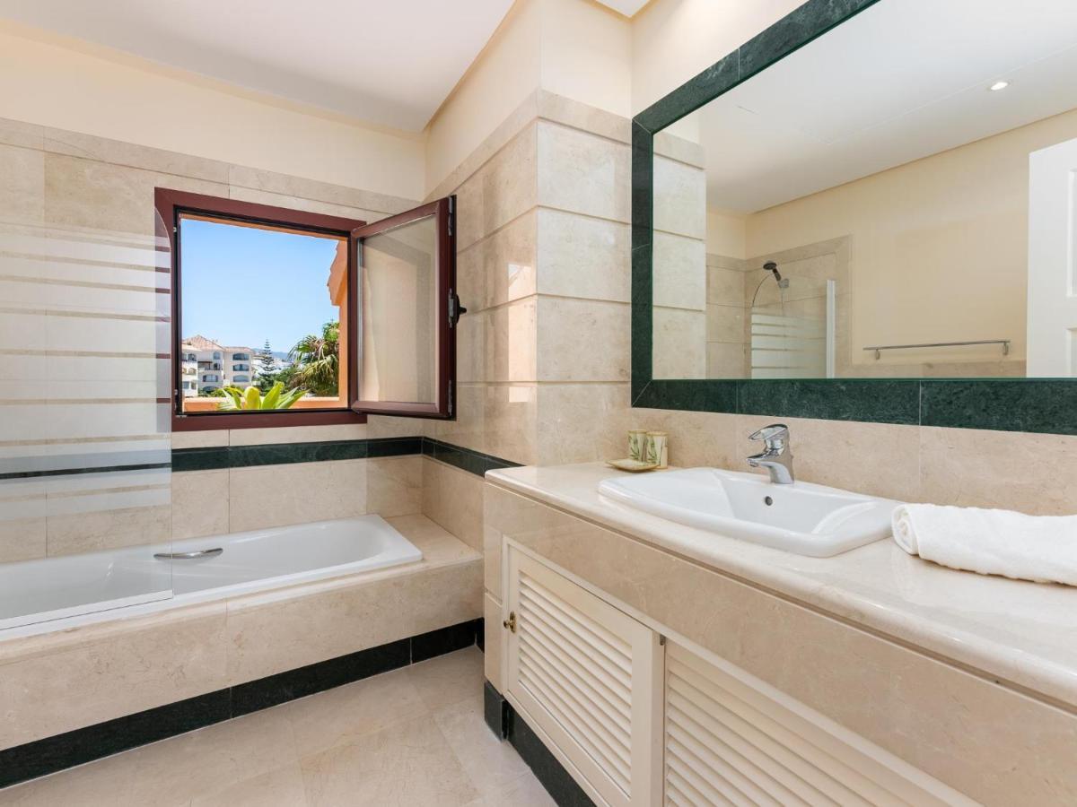 Duplex Penthouse With The Sea Views, Luxury Urbanization Casa de férias Marbella
